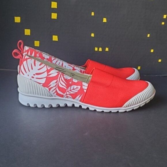 Cougar Red and White Slip On shoes - Picture 5 of 7